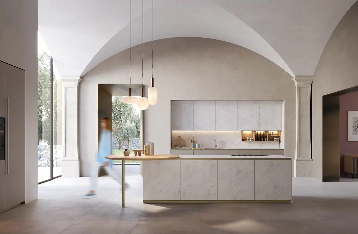 Cuisine italienne Casa Zecchinon — îlot en marbre blanc sous voûte en plâtre clair, suspensions design pour un projet sur mesure L'atelier Contemporain Biarritz