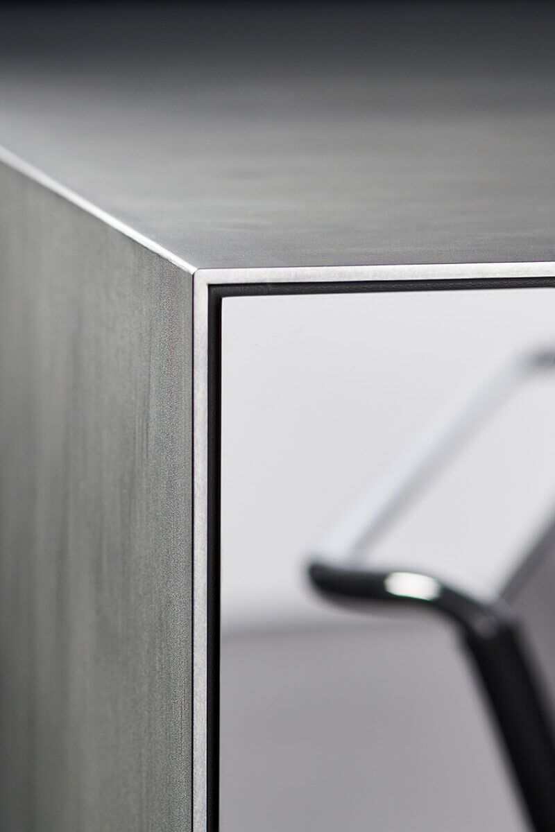 Chant d'un plan en inox assemblé sans soudure