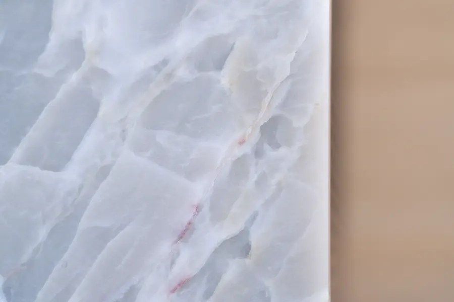 Cuisine bois & marbre à Arcangues — L'atelier Contemporain × Cenza