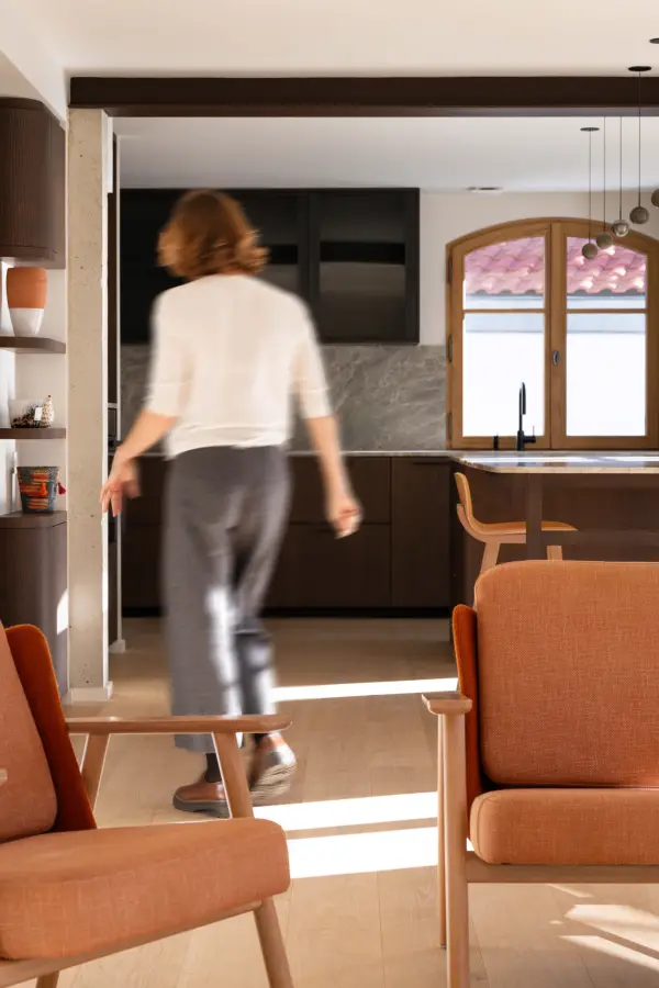Cuisine bois & marbre à Arcangues — L'atelier Contemporain × Cenza