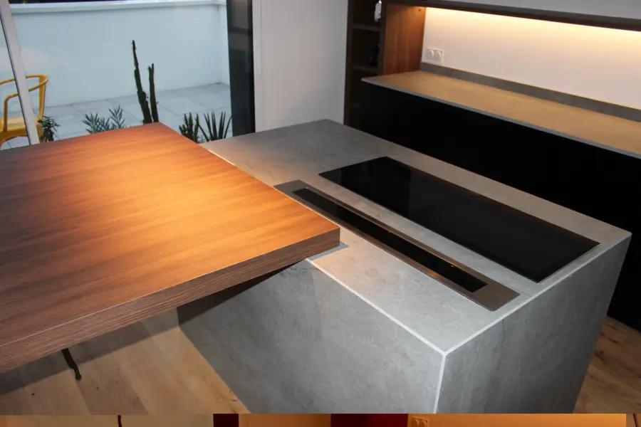 Cuisine contemporaine noir & bois à Bayonne — L'atelier Contemporain × Cenza