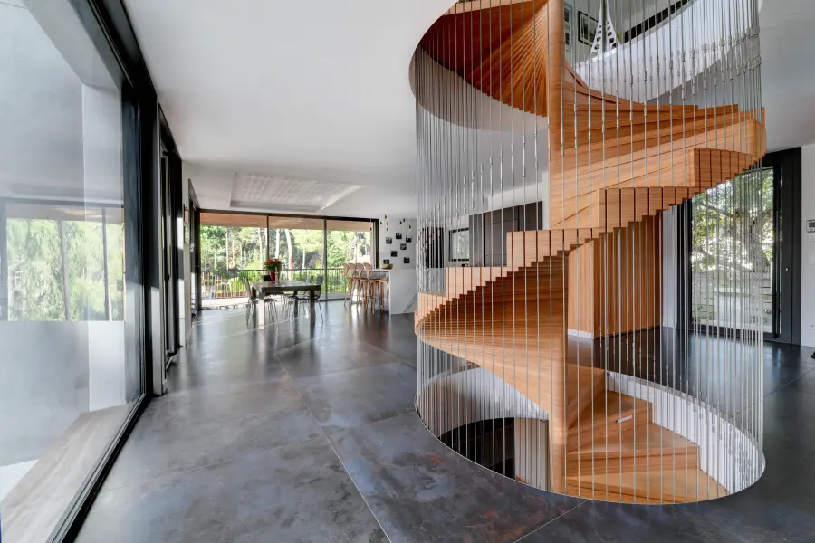 Cuisine noire & bois à Seignosse — L'atelier Contemporain × Cenza