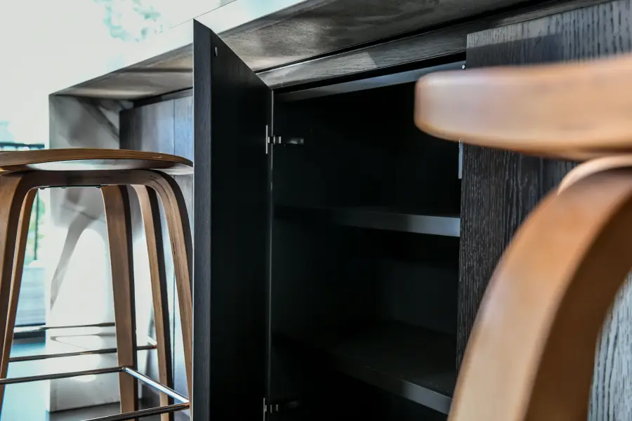 Cuisine noire & bois à Seignosse — L'atelier Contemporain × Cenza